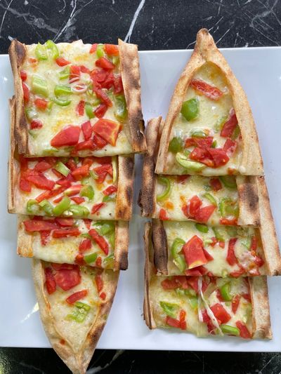 Kaşarlı Sebzeli Pide