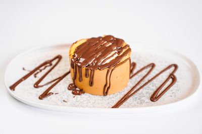 Çilekli Beyaz Çikolatalı Rulo Pasta