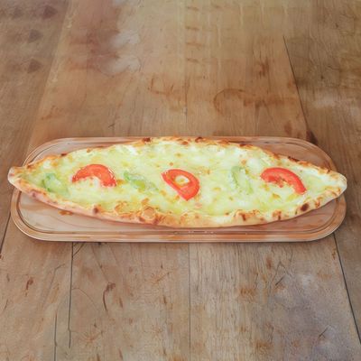 Kıymalı Yumurtalı Kaşarlı Pide