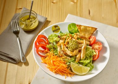 Fesleğenli Tavuklu Salata