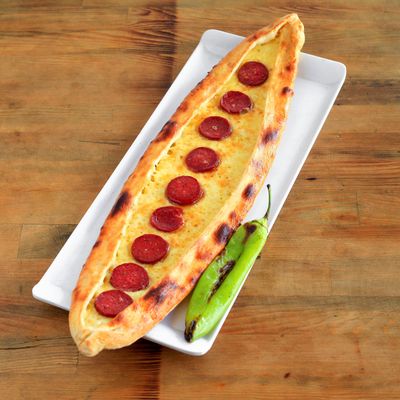 Sucuklu Kaşarlı Pide