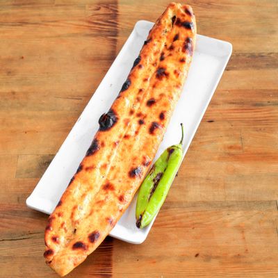 Sade Kavurmalı Pide