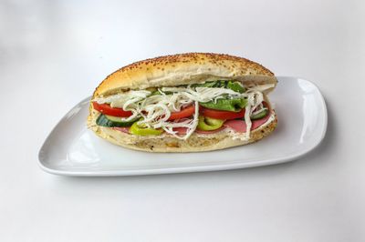Çeçilli Salamlı Sandviç