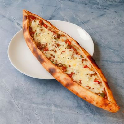 Kuşbaşılı Kaşarlı Pide
