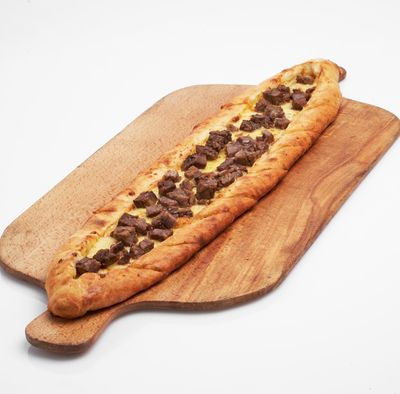 Kavurma Kaşarlı Pide