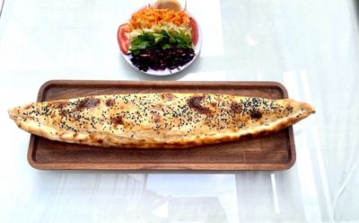 Kapalı Kavurmalı Kaşarlı Pide