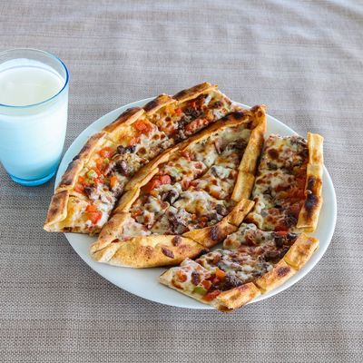 3'lü Kuşbaşılı Kaşarlı Kayık Pide Menü