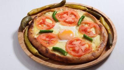 Kaşarlı Domates Biberli Pide (Yuvarlak)