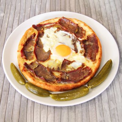 Kaşarlı Pastırmalı Pide (Yuvarlak)