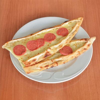 Kaşarlı Sucuklu Pide