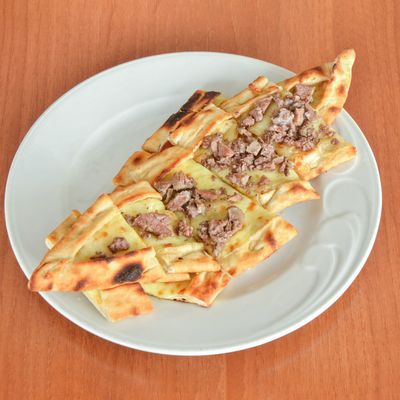 Kavurmalı Kaşarlı Pide