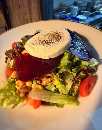 Keçi Peynirli Salata