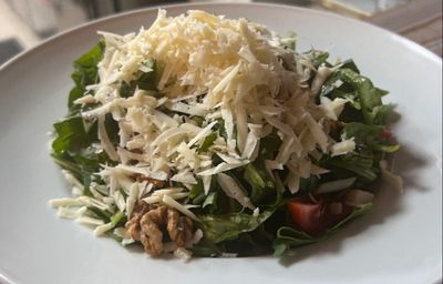 Tulum Peynirli Roka Salatası