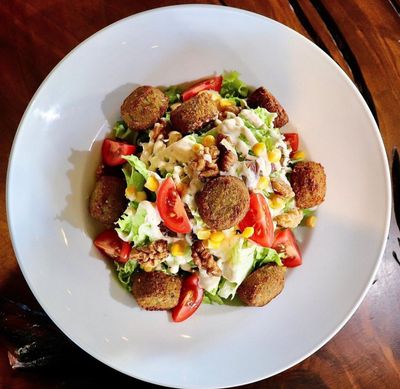 Falafel Salata