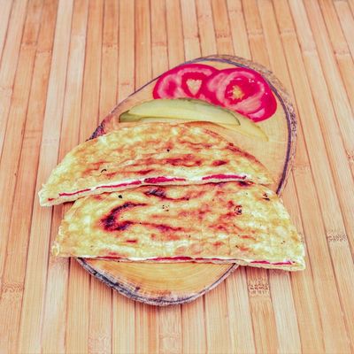 Bazlama Ekmeğine Kaşar Peynirli Tost