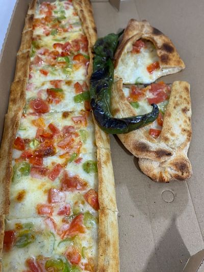 Kaşarlı Sebzeli Pide