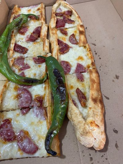 Sucuklu Yumurtalı Pide