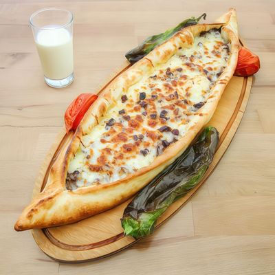 Kavurmalı Kaşarlı Pide Menü