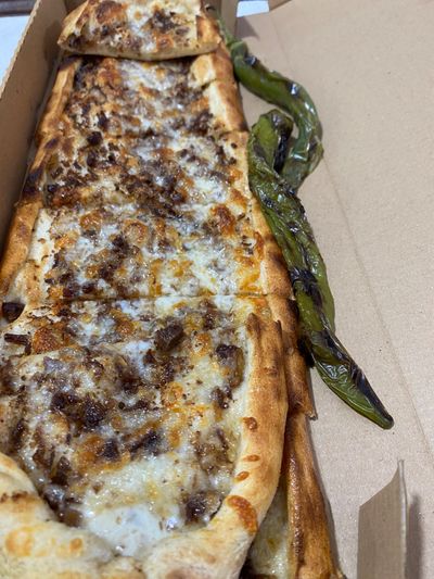 Kavurmalı Kaşarlı Pide