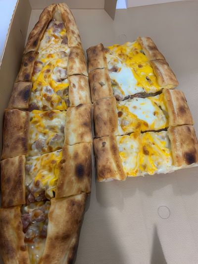 Kıymalı Yumurtalı Pide