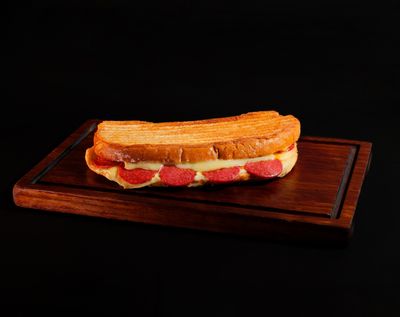 Kaşarlı Sucuklu Tost
