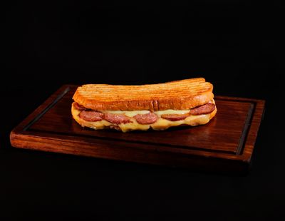 Kaşarlı Boşnak Sucuklu Tost