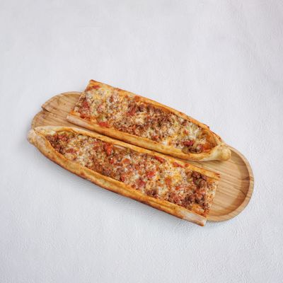 Kuşbaşılı Kaşarlı Pide