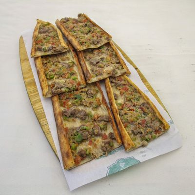 Kuşbaşılı Bıçak Arası Pide