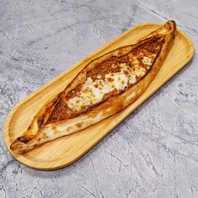 Karadeniz Usulü Kıymalı Kaşarlı Pide