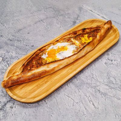 Karadeniz Usulü Kıymalı Yumurtalı Pide