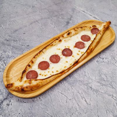 Karadeniz Usulü Kaşarlı Sucuklu Pide