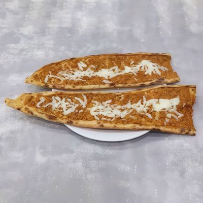 Kıymalı Kaşarlı Pide