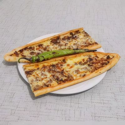 Kavurmalı Kaşarlı Pide