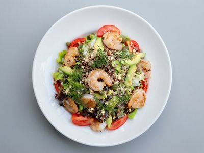 Karidesli & Avokadolu Kinoa Salata