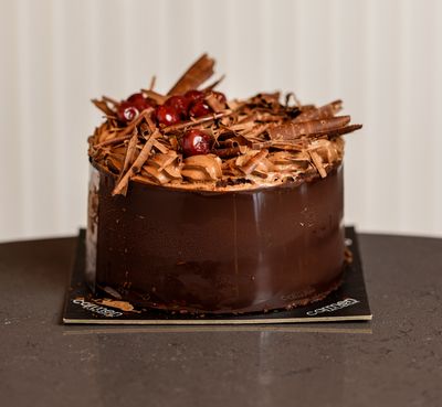 Çikolatalı Vişneli Pasta (6 Kişilik)