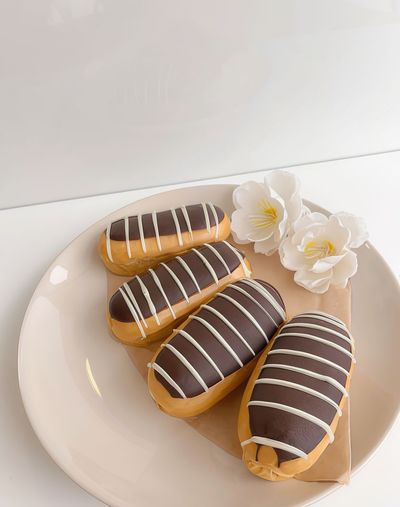 8'li Beyaz Çikolatalı Ekler