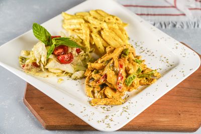 Curry Soslu Tavuk