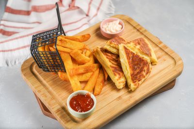 Bazlama Ekmek Arası Kaşarlı Tost