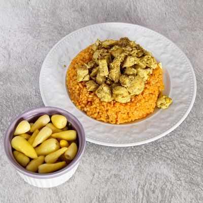 Bulgur Pilavı Üstü Köri Soslu Tavuk