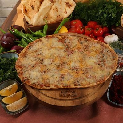 Kaşarlı Lahmacun