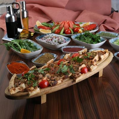 Kuşbaşılı Kaşarlı Pide
