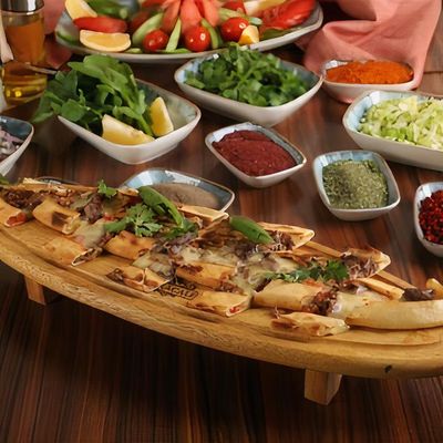 Kavurmalı Kaşarlı Pide
