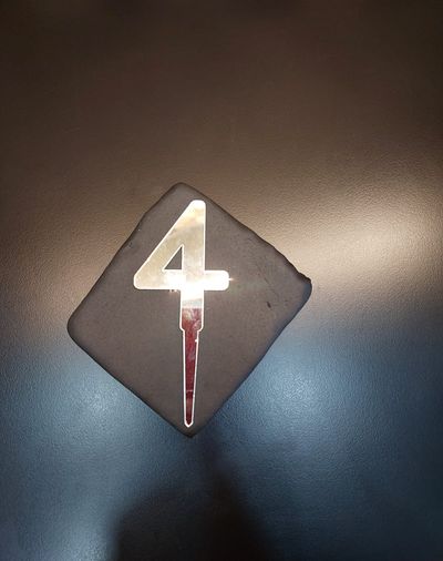 4 Rakamı Gümüş Pleksi