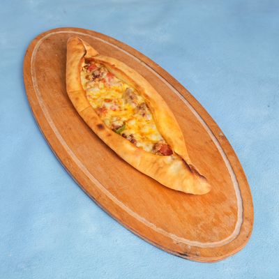 Kuşbaşılı Kaşarlı Pide