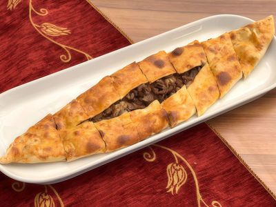 Kavurmalı Pide
