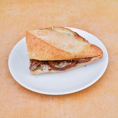 Yarım Ekmek Arası İzmir Usulü Kuzu Kokoreç