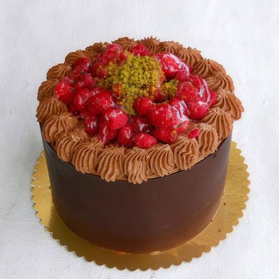 Böğürtlenli Çikolatalı Pasta (8-10 Kişilik)