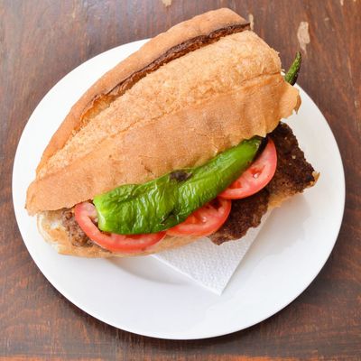 Ekmek Arası Kaşarlı Köfte