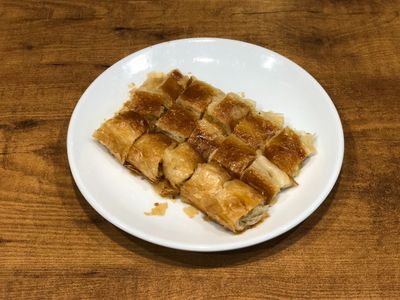 Peynirli Kol Böreği Menü