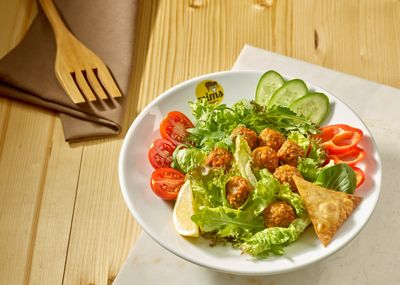 Köfteli Salata